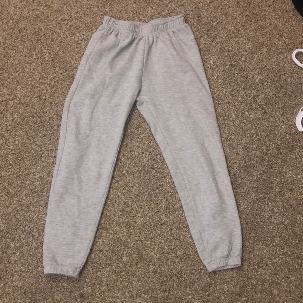 TRENDY gray sweatpants!!